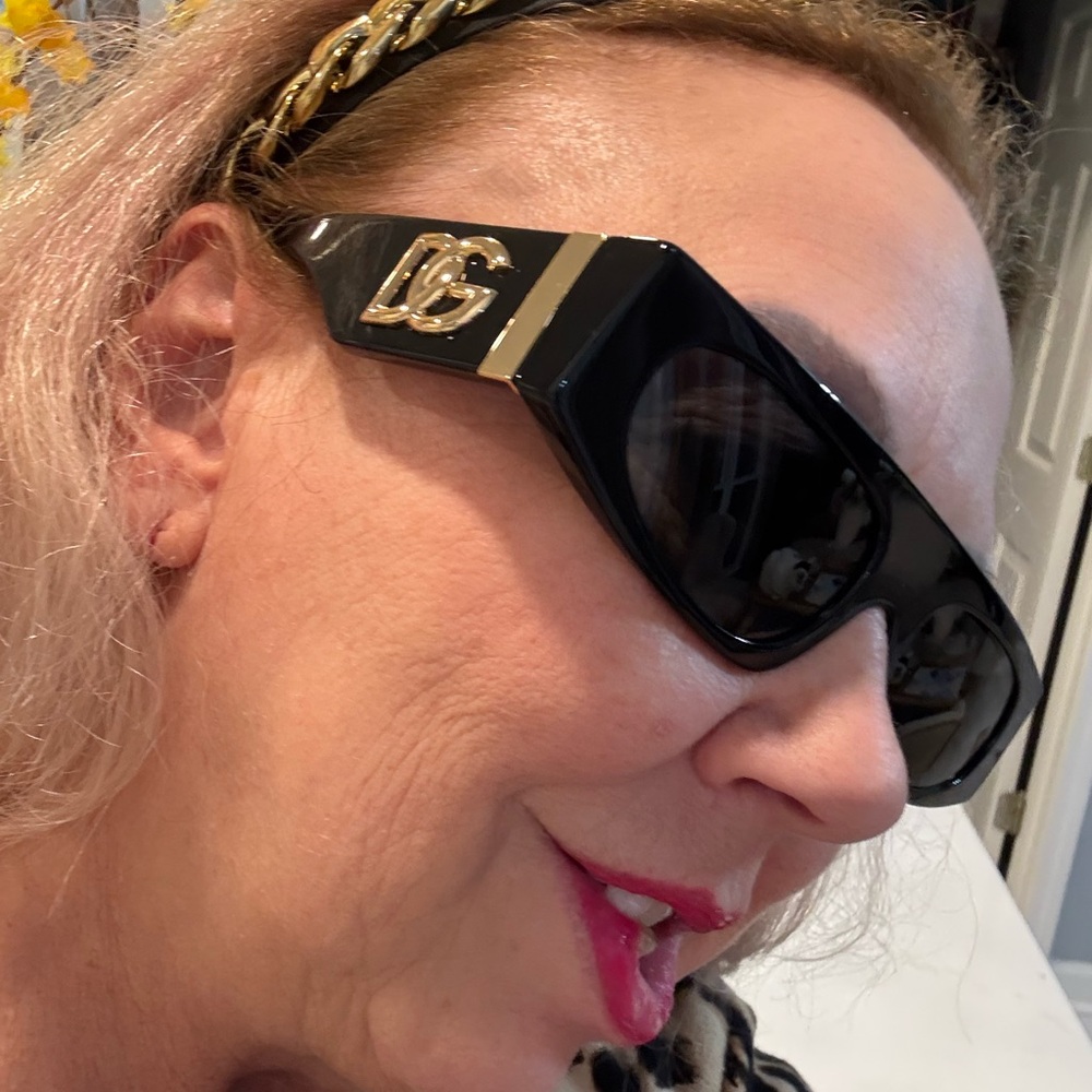 Dolce & Gabbana Black Rectangular Sunglasses - Picture 4 of 4